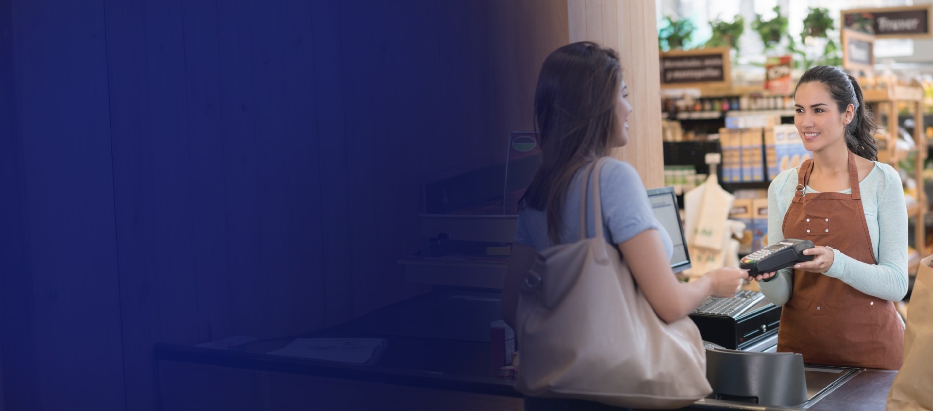 image personne qui utilise un tpe